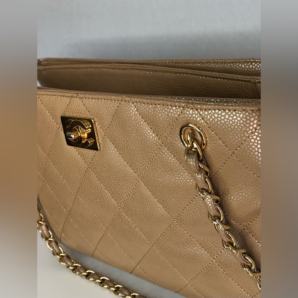 Vintage CHANEL CC Quilted Matelasse Chain Leather Turn Lock Tote Authentic COA - Picture 2 of 16